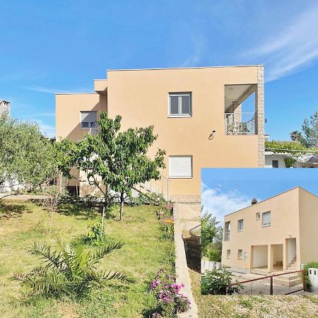 Apartmani Solis Vir Luaran gambar