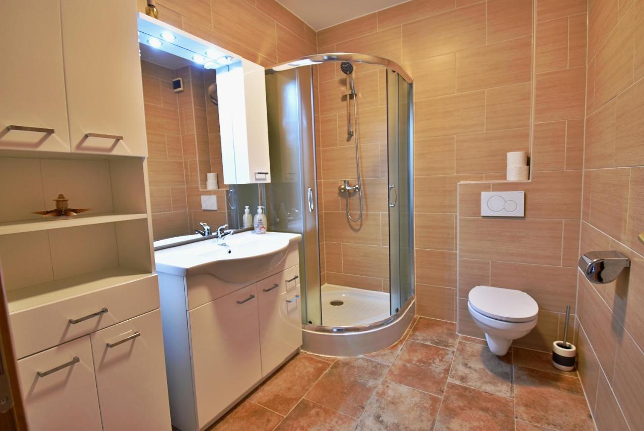 Apartmani Solis Vir Luaran gambar