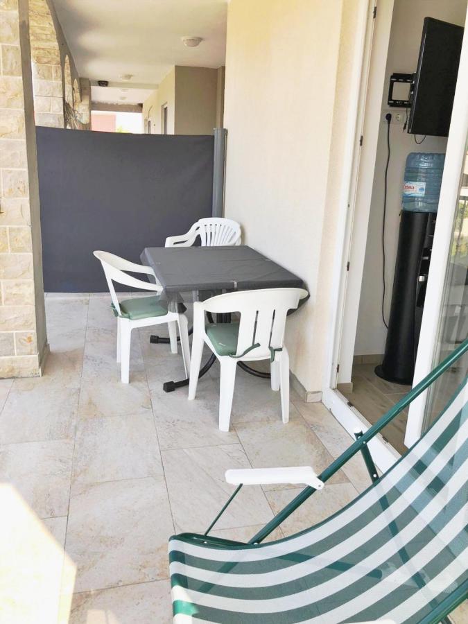 Apartmani Solis Vir Luaran gambar