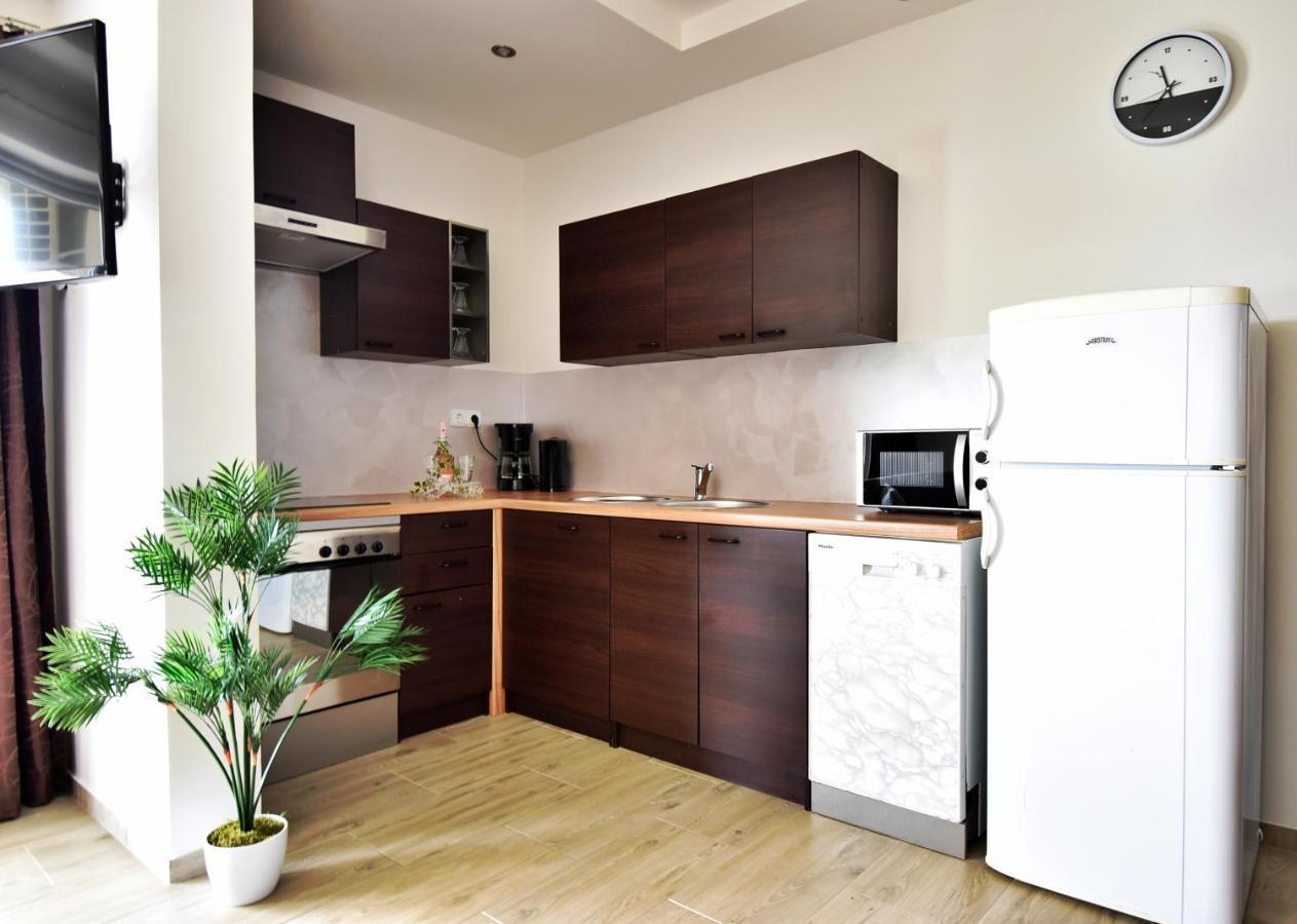 Apartmani Solis Vir Luaran gambar