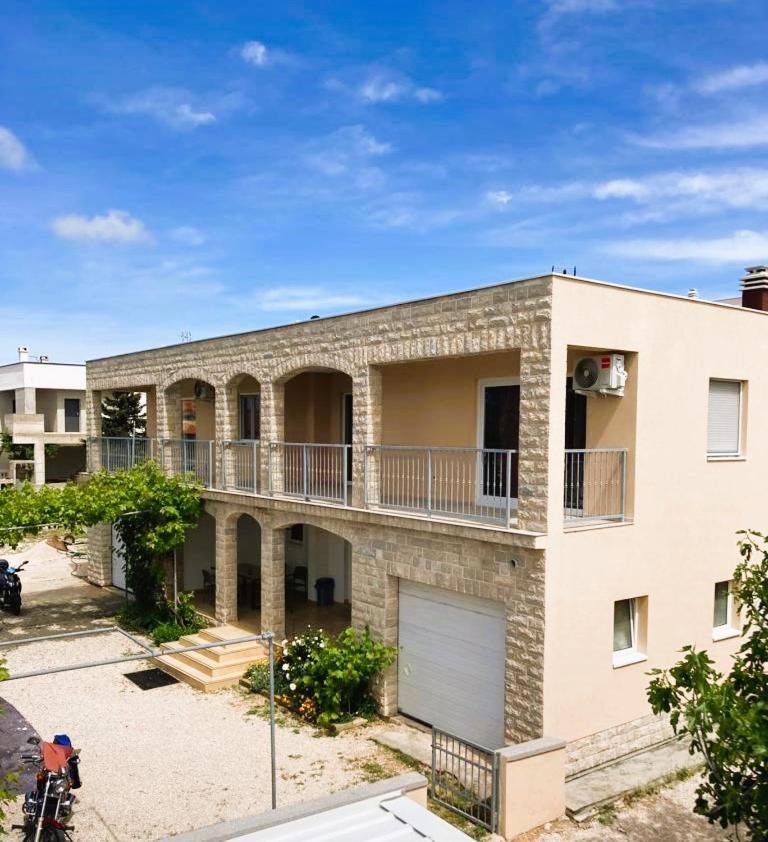 Apartmani Solis Vir Luaran gambar